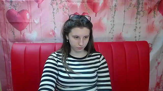 LilianaShine online show from May 6, 2026, 5:03 am