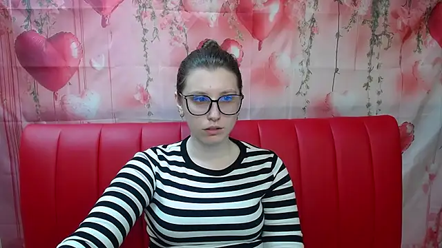 LilianaShine online show from May 8, 2026, 5:02 am