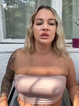 sexybatwomen33 online show from June 19, 2026, 1:48 pm