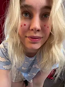 LovelyMiu online show from February 8, 2026, 10:51 am