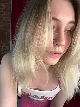 LovelyMiu online show from March 4, 2026, 1:28 pm