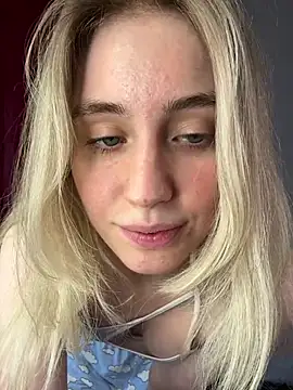 LovelyMiu online show from April 30, 2026, 1:28 pm