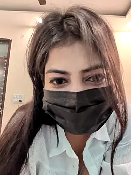 Confident chic online show from February 16, 2026, 10:44 am