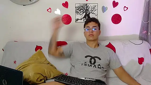 zilong love20 online show from February 15, 2026, 10:28 pm