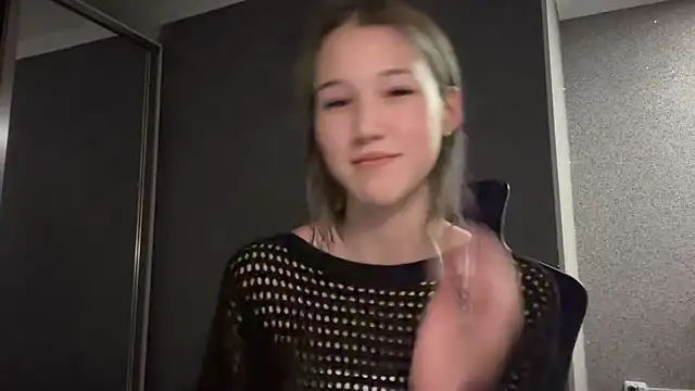 Snapshot of lilXdomiii chatting on March 10, 2026, 2:33 pm lilXdomiii online show from March 10, 2026, 2:33 pm