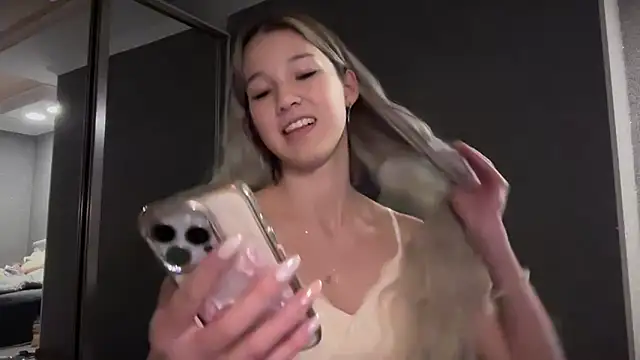 Snapshot of lilXdomiii chatting on March 12, 2026, 12:55 pm lilXdomiii online show from March 12, 2026, 12:55 pm