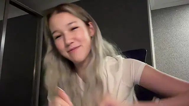 Snapshot of lilXdomiii chatting on March 14, 2026, 8:14 pm lilXdomiii online show from March 14, 2026, 8:14 pm