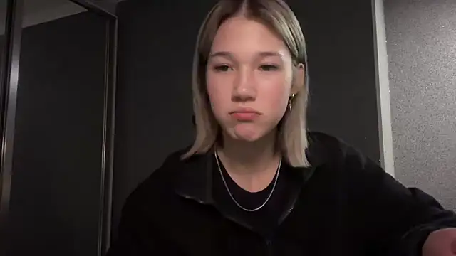 Snapshot of lilXdomiii chatting on March 20, 2026, 8:25 pm lilXdomiii online show from March 20, 2026, 8:25 pm