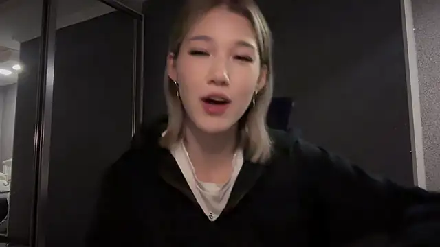 Snapshot of lilXdomiii chatting on March 23, 2026, 6:56 pm lilXdomiii online show from March 23, 2026, 6:56 pm