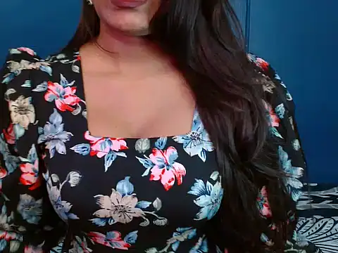 Hotginni4 online show from May 10, 2026, 2:22 pm