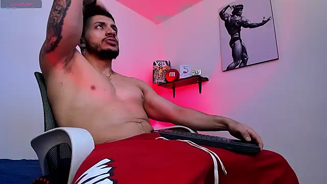 LiamReigns  online show from April 23, 2026, 10:01 pm