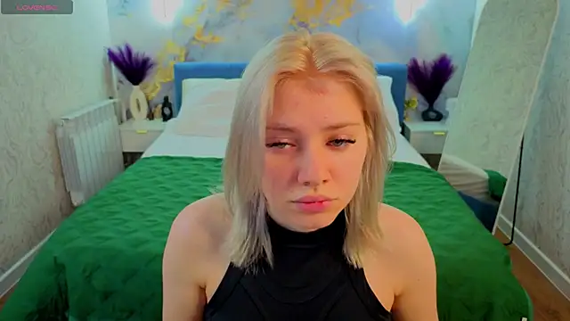 Kate Krose online show from April 26, 2026, 1:03 am