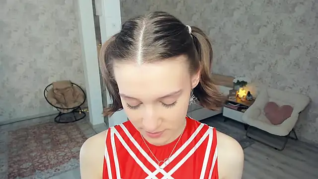 LianneBynon online show from May 4, 2026, 8:21 am