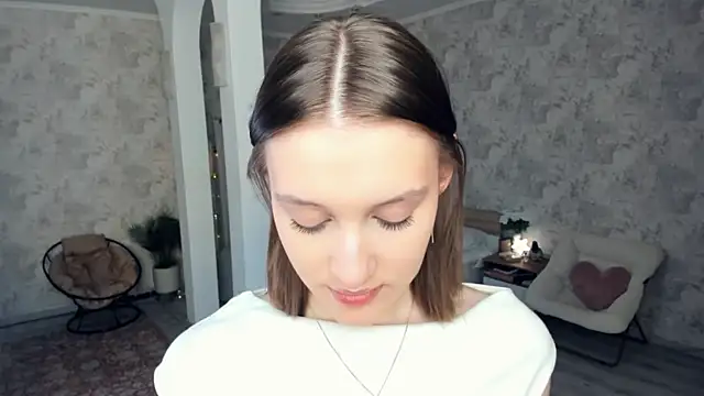 LianneBynon online show from May 7, 2026, 8:42 am