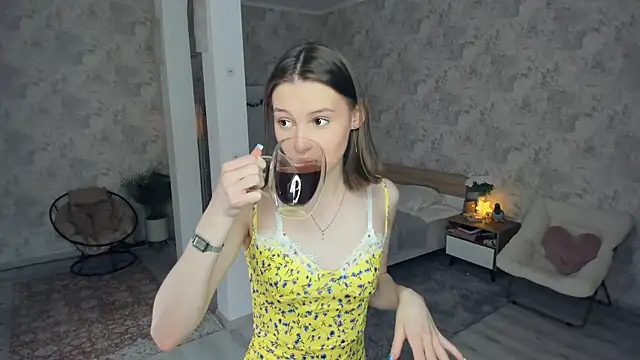Snapshot of LianneBynon chatting on May 10, 2026, 8:30 am LianneBynon online show from May 10, 2026, 8:30 am