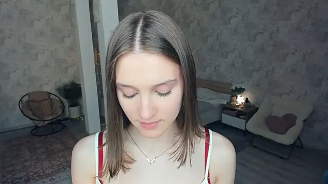 Snapshot of LianneBynon chatting on May 14, 2026, 8:32 am LianneBynon online show from May 14, 2026, 8:32 am