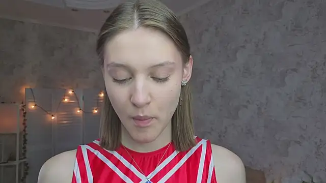 Snapshot of LianneBynon chatting on May 18, 2026, 8:20 am LianneBynon online show from May 18, 2026, 8:20 am
