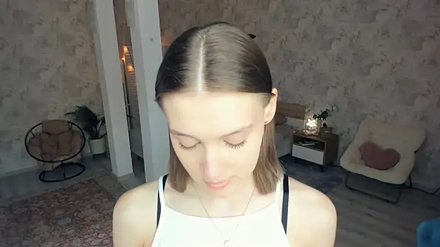 Snapshot of LianneBynon chatting on May 28, 2026, 8:33 am LianneBynon online show from May 28, 2026, 8:33 am