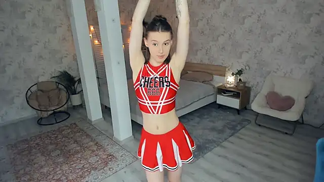 Snapshot of LianneBynon chatting on May 30, 2026, 8:33 am LianneBynon online show from May 30, 2026, 8:33 am