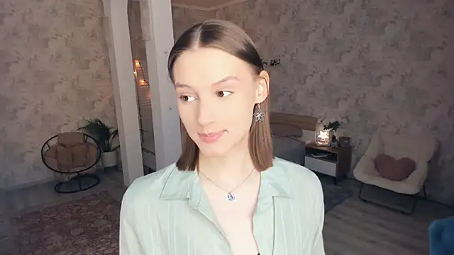 Snapshot of LianneBynon chatting on June 6, 2026, 8:41 am LianneBynon online show from June 6, 2026, 8:41 am