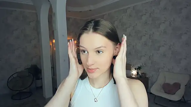 Snapshot of LianneBynon chatting on June 15, 2026, 8:38 am LianneBynon online show from June 15, 2026, 8:38 am
