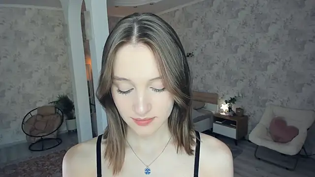 Snapshot of LianneBynon chatting on June 19, 2026, 8:40 am LianneBynon online show from June 19, 2026, 8:40 am