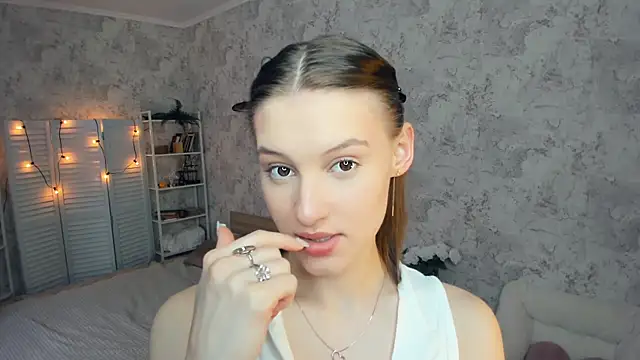 Snapshot of LianneBynon chatting on June 29, 2026, 8:31 am LianneBynon online show from June 29, 2026, 8:31 am