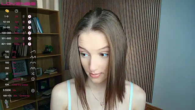 Snapshot of LianneBynon chatting on July 9, 2026, 9:24 am LianneBynon online show from July 9, 2026, 9:24 am