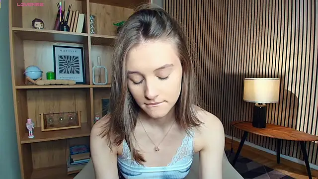 Snapshot of LianneBynon chatting on July 23, 2026, 8:45 am LianneBynon online show from July 23, 2026, 8:45 am