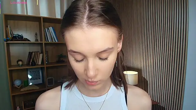Snapshot of LianneBynon chatting on July 30, 2026, 8:13 am LianneBynon online show from July 30, 2026, 8:13 am
