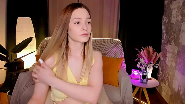 cherrykississ online show from February 13, 2026, 8:43 am