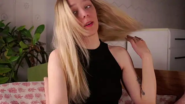 LeeryWonder online show from June 18, 2026, 2:23 am