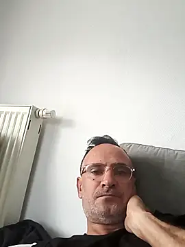 Snapshot of bobo672 chatting on March 11, 2026, 6:52 am bobo672 online show from March 11, 2026, 6:52 am