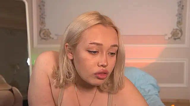 Blondessa XOXO online show from February 1, 2026, 1:31 pm