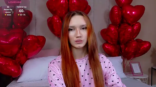 ChloeSimoon online show from February 6, 2026, 5:05 pm