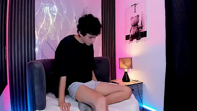 Luca Moon  online show from February 3, 2026, 12:32 pm