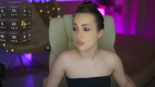 OliviaMoore  online show from March 11, 2026, 2:23 pm