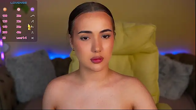 OliviaMoore  online show from June 17, 2026, 6:05 am