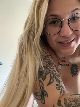 Snapshot of esposatattoo chatting on March 22, 2026, 6:11 pm esposatattoo online show from March 22, 2026, 6:11 pm