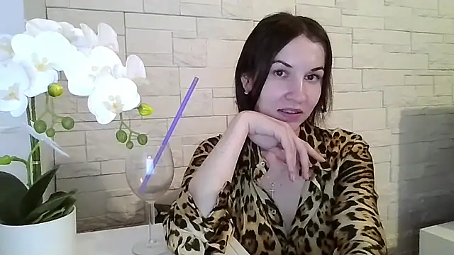 Snapshot of JuliaLovely chatting on June 5, 2026, 6:35 pm JuliaLovely online show from June 5, 2026, 6:35 pm