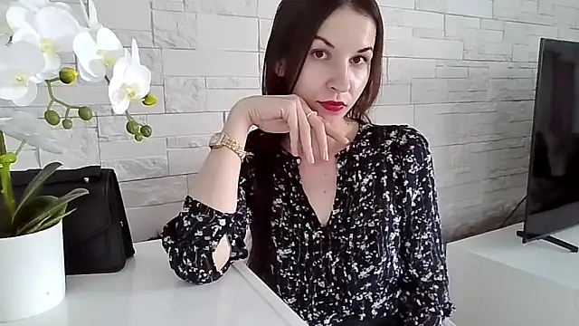 Snapshot of JuliaLovely chatting on June 11, 2026, 2:04 pm JuliaLovely online show from June 11, 2026, 2:04 pm