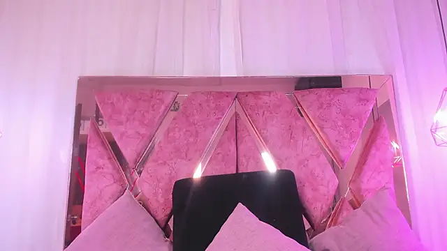 shantal cooper  online show from March 21, 2026, 7:06 pm