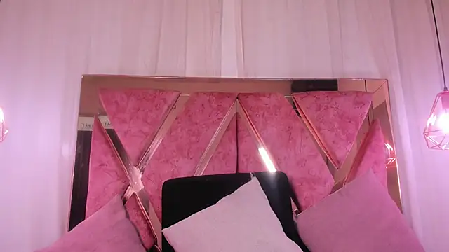 shantal cooper  online show from March 22, 2026, 10:46 pm