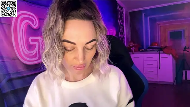 Snapshot of Vellora_ chatting on March 23, 2026, 5:28 pm Vellora online show from March 23, 2026, 5:28 pm