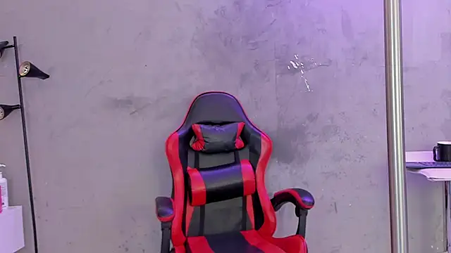 naomi  blair online show from April 4, 2026, 3:05 am