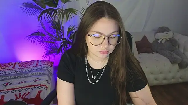 vanessaparadiza online show from June 10, 2026, 1:21 pm