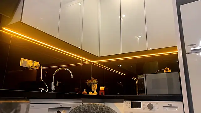 BlackFox V online show from March 18, 2026, 9:07 pm