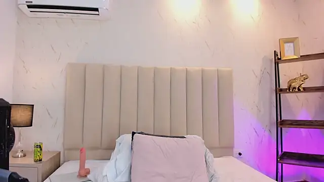 ViolettaRousee  online show from June 11, 2026, 12:32 am