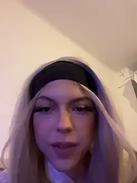 Mia-Tamara online show from February 4, 2026, 7:42 pm