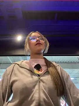 honey luminair online show from February 2, 2026, 9:02 pm